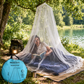 Weißes mesh moskitonetz 1000x250cm über person im freien mit blauem tragetasche von redcliffs outdoor gear