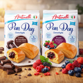 Zwei weiße antonelli pan day softbrötchen pakete gefüllt mit schokoladencreme und waldfrüchten mit frischen beeren und dunkler schokolade