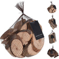 Rustikales holzmix set 300 gramm 4 sort mit braunen holzscheiben in einem netzbeutel mit naturrinde und schnittkante