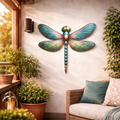 Libelle metall wandaufhänger mit lebendigem metallic-dragonfly design, irisierenden blau-grünen flügeln und goldenen akzenten