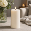 Beige solarkerze kerze zylindrisch 7x7x17,5 cm mit glatter wachsfläche und flackernder flamme