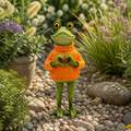 Grüne froschfigur mit orange gestricktem pullover und herzform mit den händen 12,5x11x28 cm