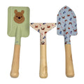 Set aus drei kindergartengeräten aus eisen mit bunten winnie pu der bär motiven und holzgriffen 30 cm