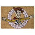 Braune fußmatte aus kokos mit cartoonabbild von woody aus toy story in cowboyhut und kariertem hemd 60 cm