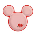Rosa teller in form von micky und minnie mit rotem rand und herzdesign mit den namen der charaktere