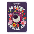 Lila metall-gartendekorplatte toy story mit cartoon-bär und blumen mit text so beary un-bear-able