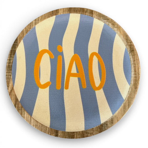 Dekorative platte 19,5 cm aus keramik mit rustikalem holzrand und blauen samt cremefarbenen streifen mit ciao in orange