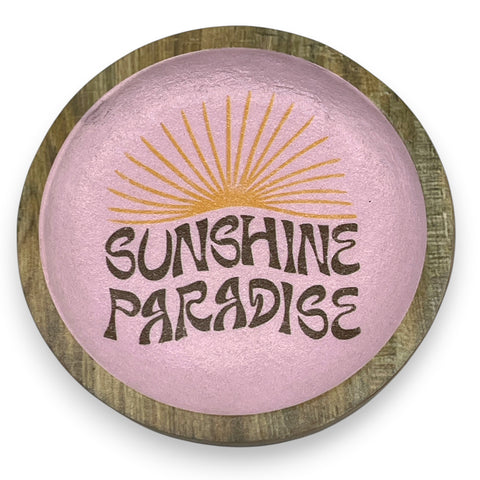 Pink runder deko-badeschaum mit goldener sonnenstrahlgestaltung und sunshine paradise schriftzug auf dekorative platte 14,5 cm