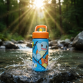 Blaue pokémon trinkflasche 420ml mit orangefarbenem griff und gelbem sip-lid mit squirtle charmander und piplup design