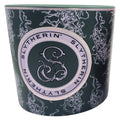 Dunkelgrüner zylindrischer keramikkerzenhalter mit silberner schlange und slytherin branding 10 cm groß