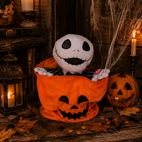 Orange plüsch-kürbiseimer mit lächelnder jack skellington halloweenfigur 23 cm für halloweendekoration