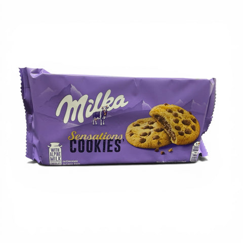 Milka sensations cookies 156 g mit lila verpackung, schokoladenchips und milchschokoladenkern