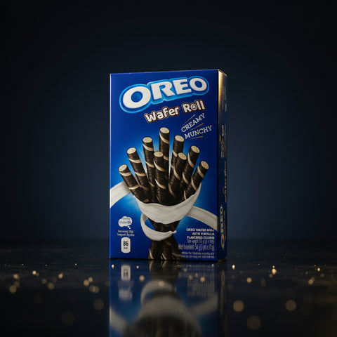 Blau verpackte oreo wafer rolls 54g mit schwarz-weißen gestreiften waffelrollen und vanillecremefüllung