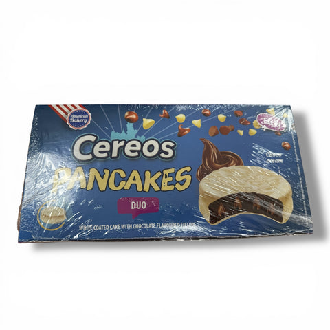 Cereos pancakes 150 g blau verpackt mit weiß überzogenen kuchen und schokoladenfüllung