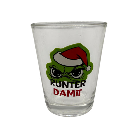 Klarer glass schnapsglas mit grünem cartoon und rotem santa hut mit text runter damit für festtagsmuffel