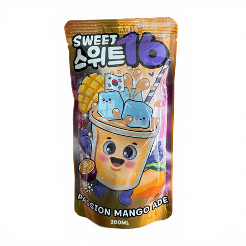 Ein lebhafter goldener beutel mit sweet16 passion mango ade featuring ein cartoon-getränk mit blauen eiswürfeln und mangoscheiben