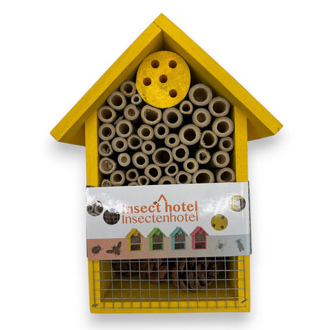 Gelbes holz-insektenhotel 15x8x20cm mit dach, röhren und rundem bienennest für bienen und insekten