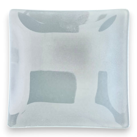 Kerzenteller glas eckig matt mit abstrakten grauen und weißen formen auf durchscheinendem quadratischem glasplatte