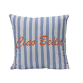 Kissen gestreift 43x43cm mit hellblauen und weißen streifen und orangefarbenem ciao bella schriftzug