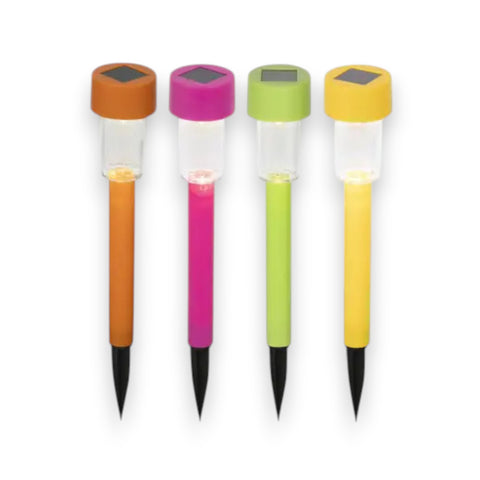 Vier bunte solar-gartenstecker mit warmweißem licht, transparente Körper und farbige Kappen in orange, pink, grün und gelb