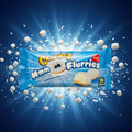 Blau verpackte cravingz flurries marshmallow biscuits mit cartoon-gesicht und weißen fluffigen kokosstücken 100g