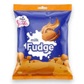 Ein lebhaft blau-orange verpacktes daja sweets milchfudge 200g mit glänzender karamellfarbener bonbonillustration und weißen spritzern
