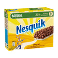 Gelbe nestlé nesquik frühstücks cerealien riegel box mit cartoon-hase und schokoladenüberzogenen cerealienstücken vorne