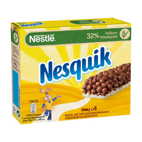 Gelbe nestlé nesquik frühstücks cerealien riegel box mit cartoon-hase und schokoladenüberzogenen cerealienstücken vorne