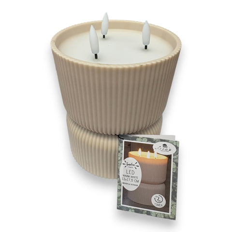 Beige gerippter keramik kerzenhalter mit drei weißen led kerzen outdoor-kerze 3d docht 13x13x17,5cm sand