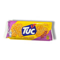 Ein lebhaft gelbes und violettes paket tuc smoky bacon cracker mit blauem logo und roten akzenten 100 g