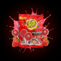 Rote plastikverpackung mit glossy erscheinung und lebendigem branding von strawberry aromatisierten pin pop lollies