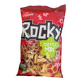 Rote plastikverpackung von vininni rocky party mix snack mit mischung aus salzstangen und gebackenen snacks 250g
