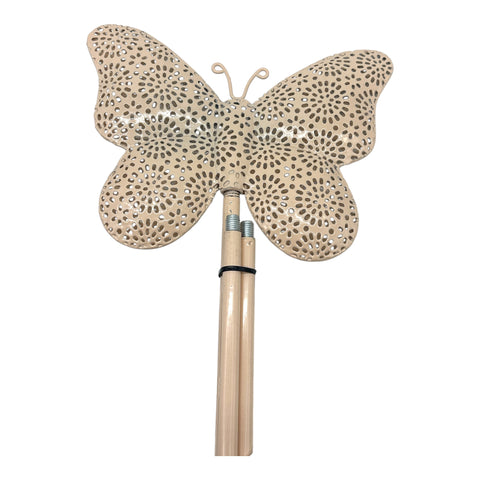 Beige metall schmetterling gartenfackel mit feinem punktmuster und holzstab warmweiße led solarlicht