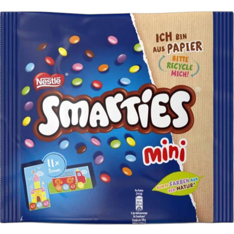 Ein lebhaft blau-beiges nestlé smarties minis 158g paket voller bunter runder schokolinsen