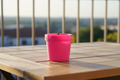 Hellblauer plastik aschenbecher sturmaschenbecher 10,5x8,5 cm mit ringförmigem geriffeltem rand in 4 farben