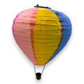 Bunte solar led heißluftballon-laterne mit senkrechten streifen in pink gelb und blau aus stoff mit flackereffekt