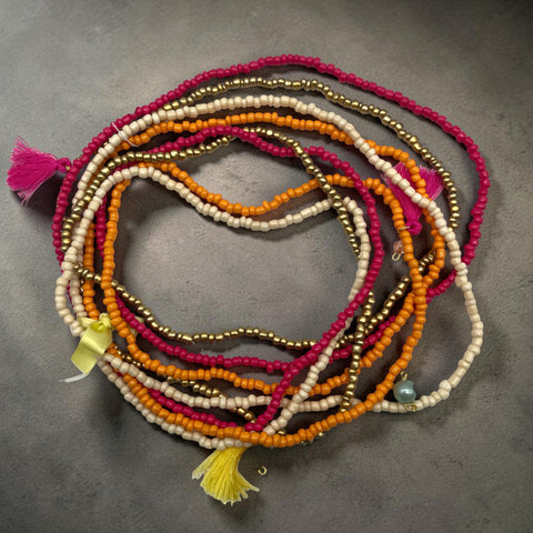 Bunte perlenkette 48 cm mit mehrsträngigen rosa orange creme gold perlen und bunten quasten
