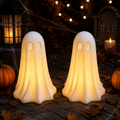 Zwei leuchtende weiße flaming ghosty led-lampen in gespenstform mit strukturierten stoffähnlichen oberflächen und ovale augenausschnitte