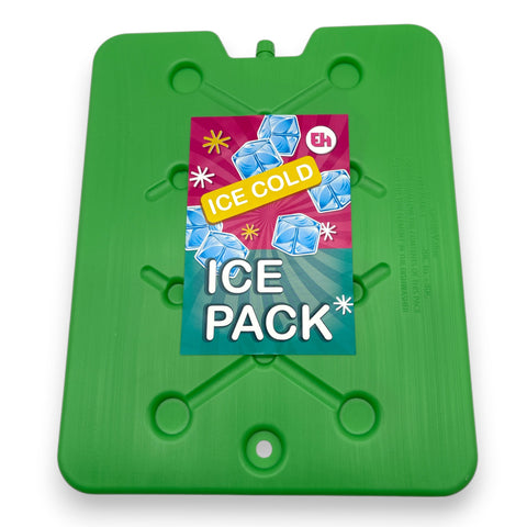 Großes grünes plastik kühlelement 32x25cm mit bunter etikette, eiswürfeln und text ice cold ice pack