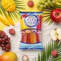 Ein buntes paket cozzo gemischte fruchtaromen gel sticks in rot, orange, gelb und lila in einer glänzenden plastiktüte mit blauen akzenten, jelly sticks 240 g