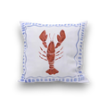 Weißes outdoor kissen 45x45 cm mit zentralem rotschimmerndem hummermotiv und blau gepunktetem rahmen