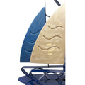 Blau-cremefarbenes metall-segelboot mit wellenmuster gravierten segeln als dekorative skulptur