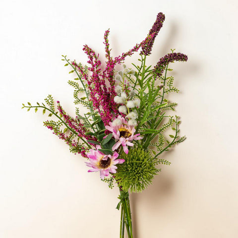 Wildblütenbund 30cm mit künstlichen pinken gänseblümchen, violetten stacheligblüten und weißen flauschigen akzenten