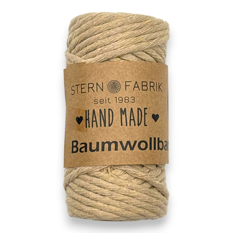 Ein naturfarbener gedrehter Baumwollband 25m von stern fabrik geeignet für vielseitige handarbeiten